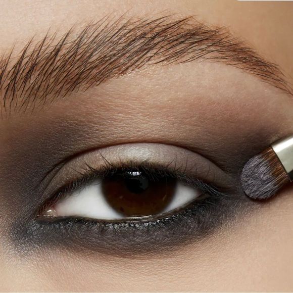 - M•A•C eyeshadow ~ Scene-satin - Picture 2 of 8